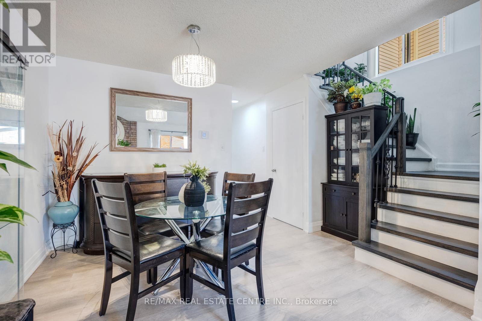 #25 5020 DELAWARE DRIVE - 22