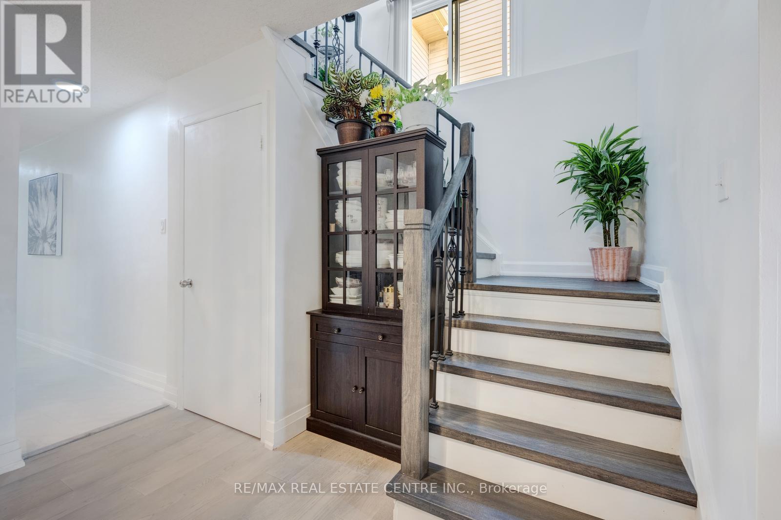 #25 5020 DELAWARE DRIVE - 27