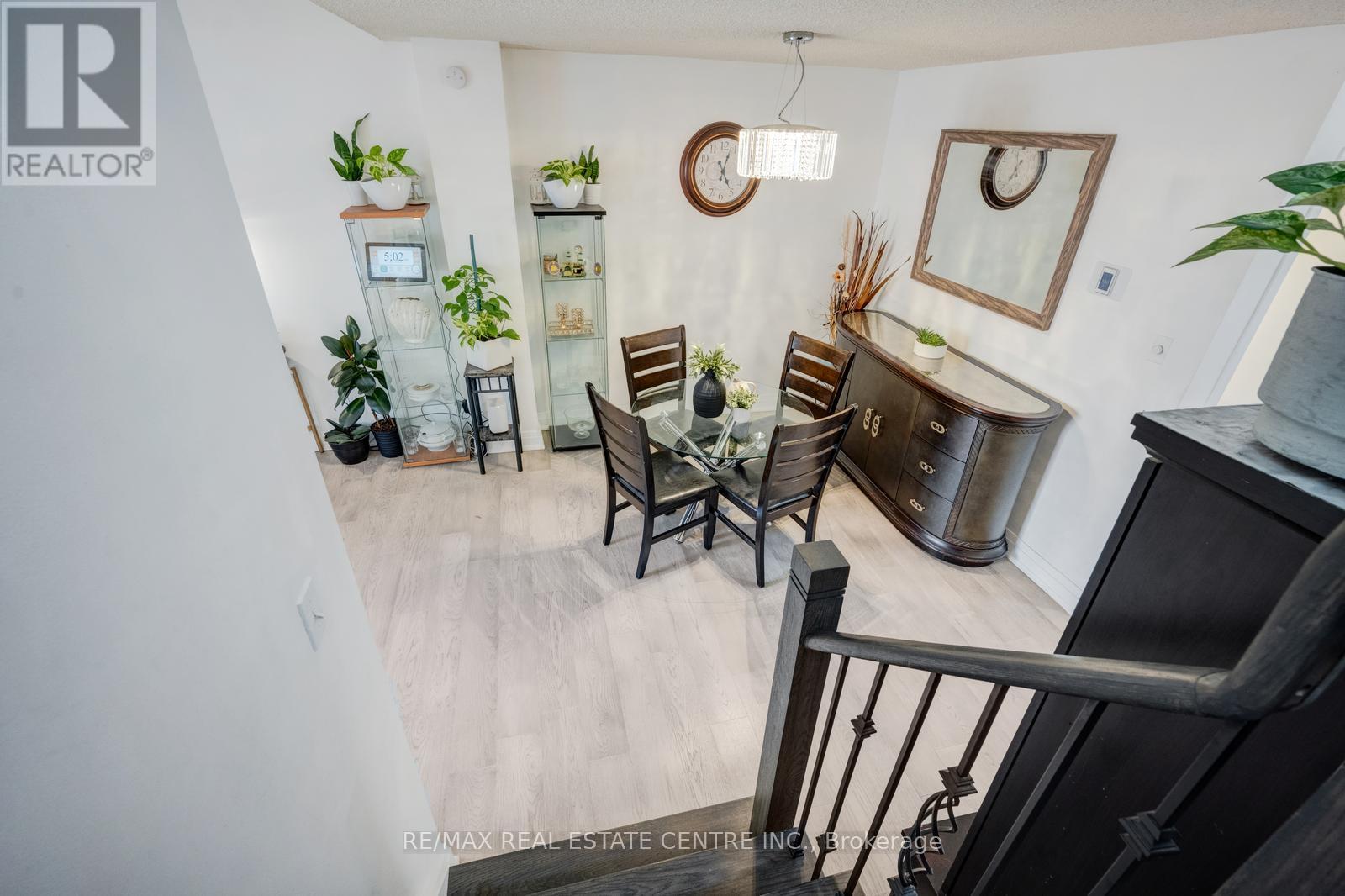 #25 5020 DELAWARE DRIVE - 28