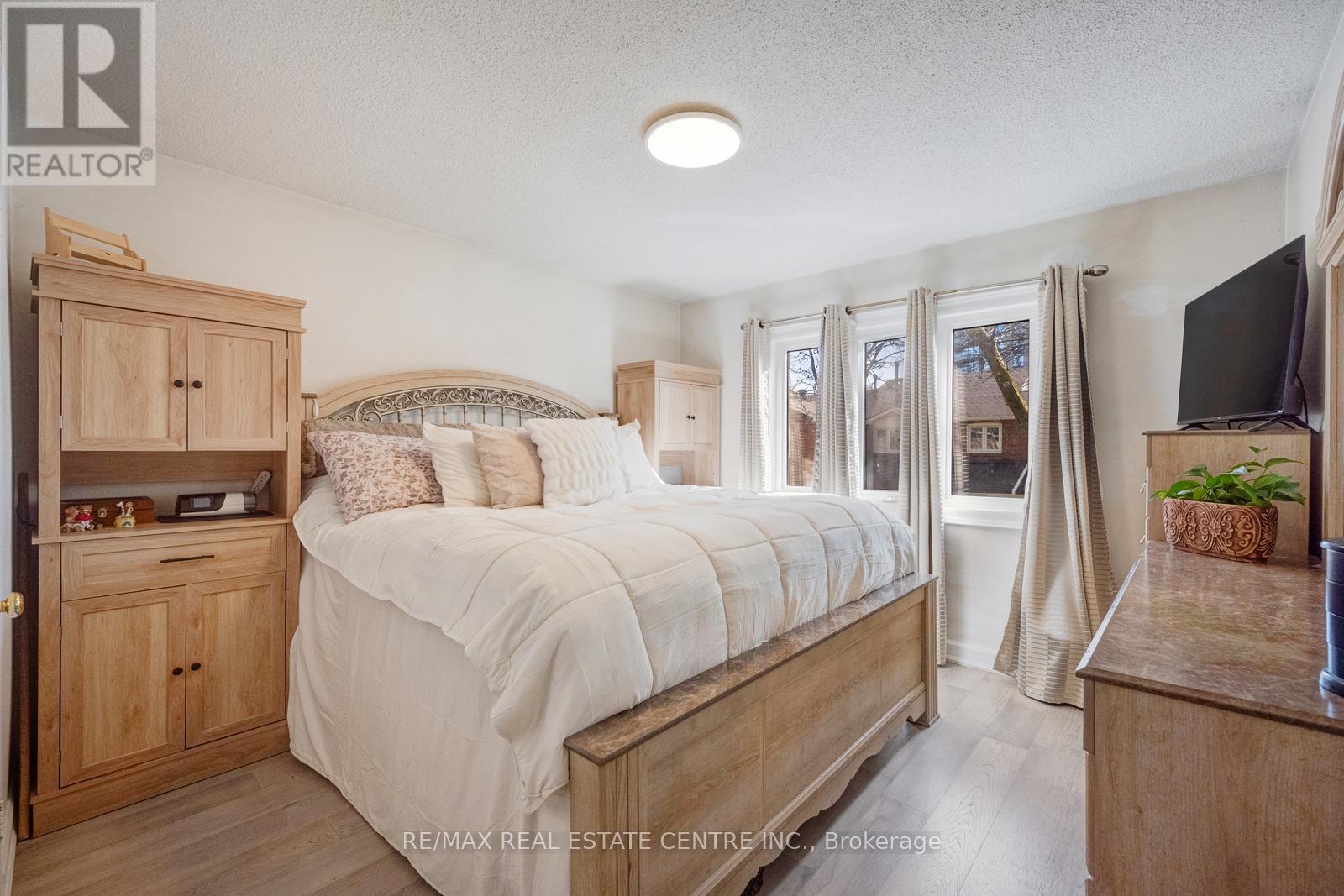 #25 5020 DELAWARE DRIVE - 30