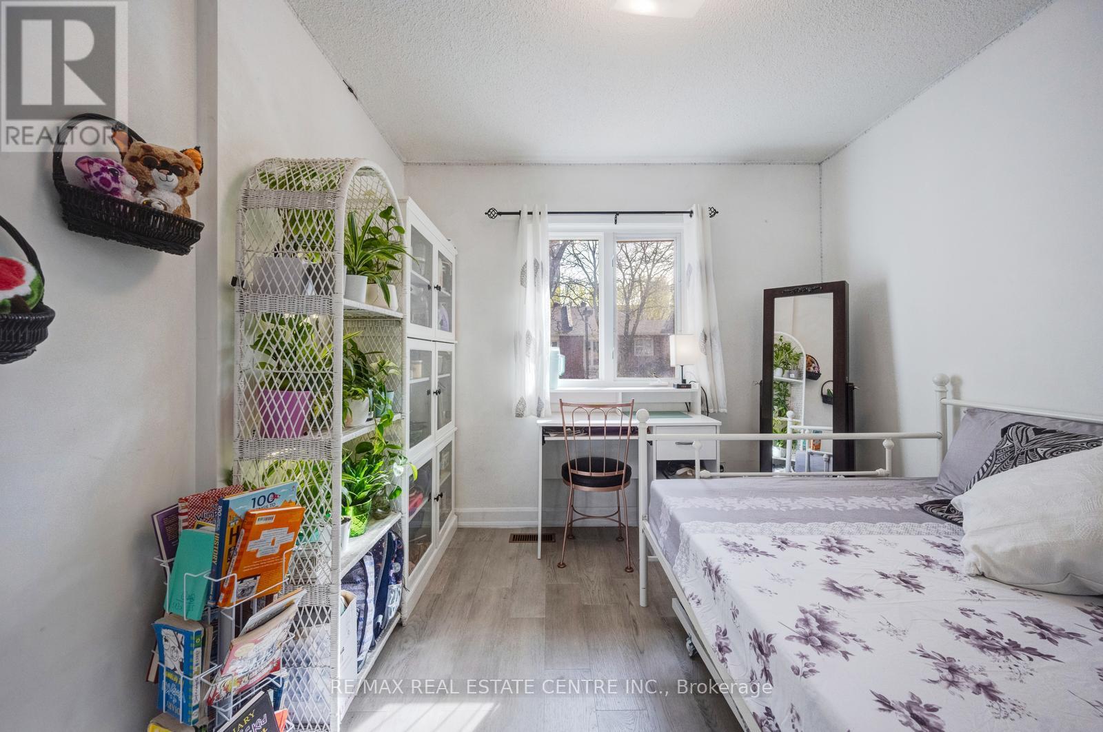 #25 5020 DELAWARE DRIVE - 33