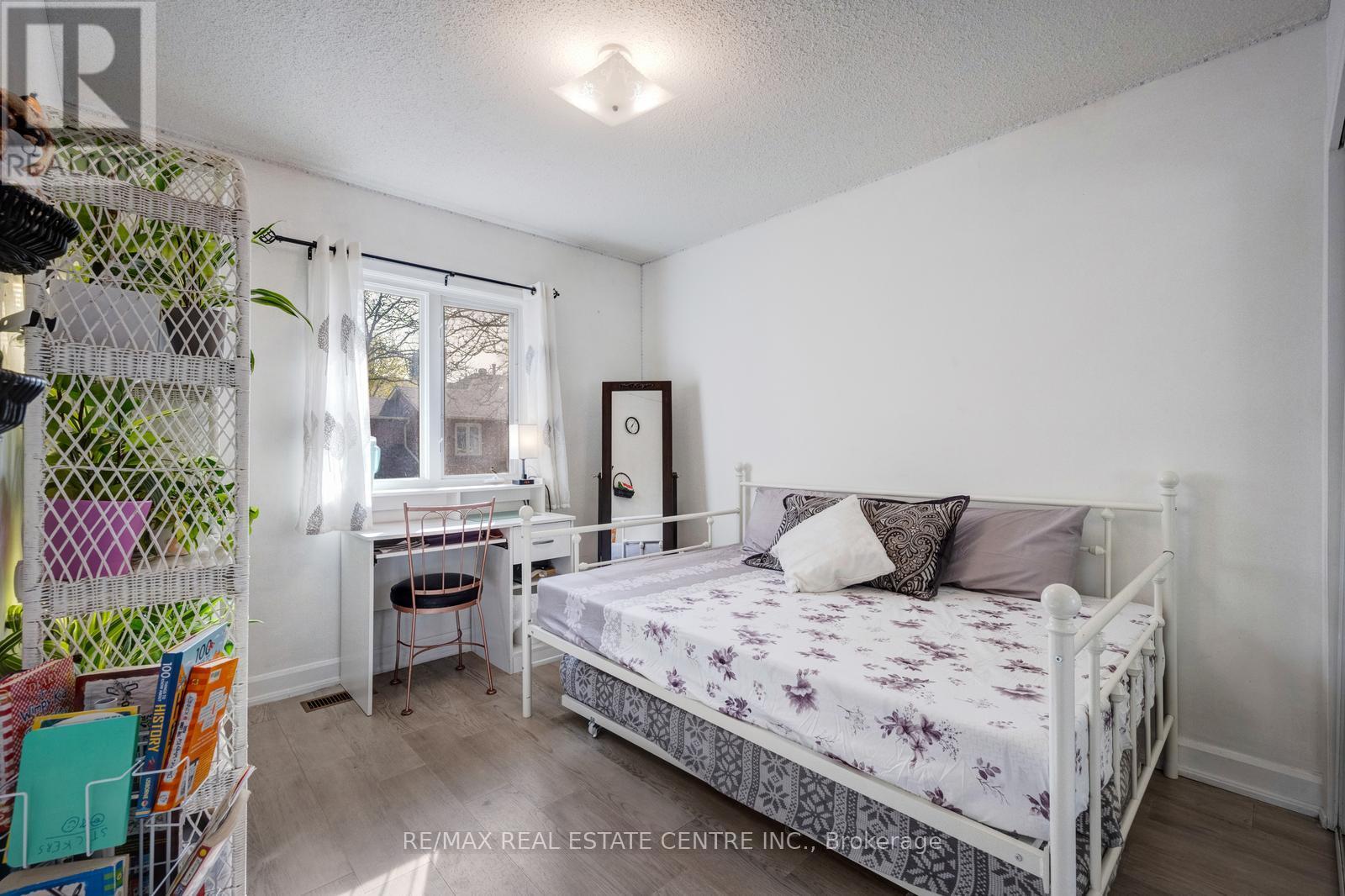#25 5020 DELAWARE DRIVE - 34