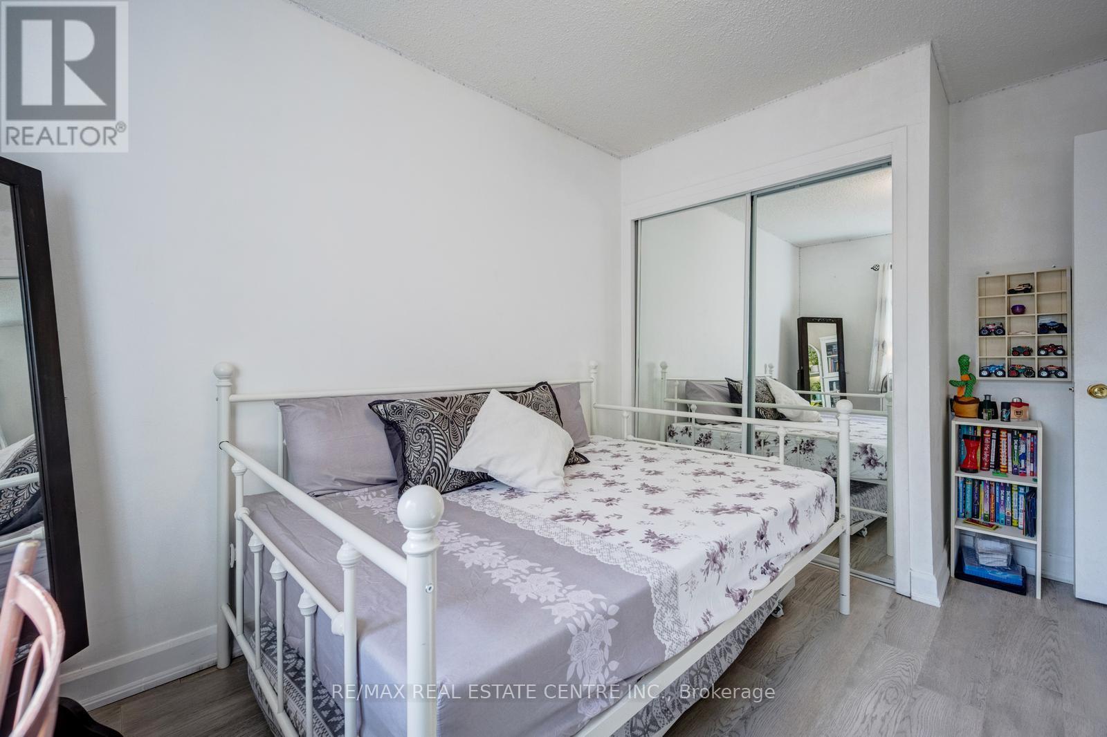 #25 5020 DELAWARE DRIVE - 36