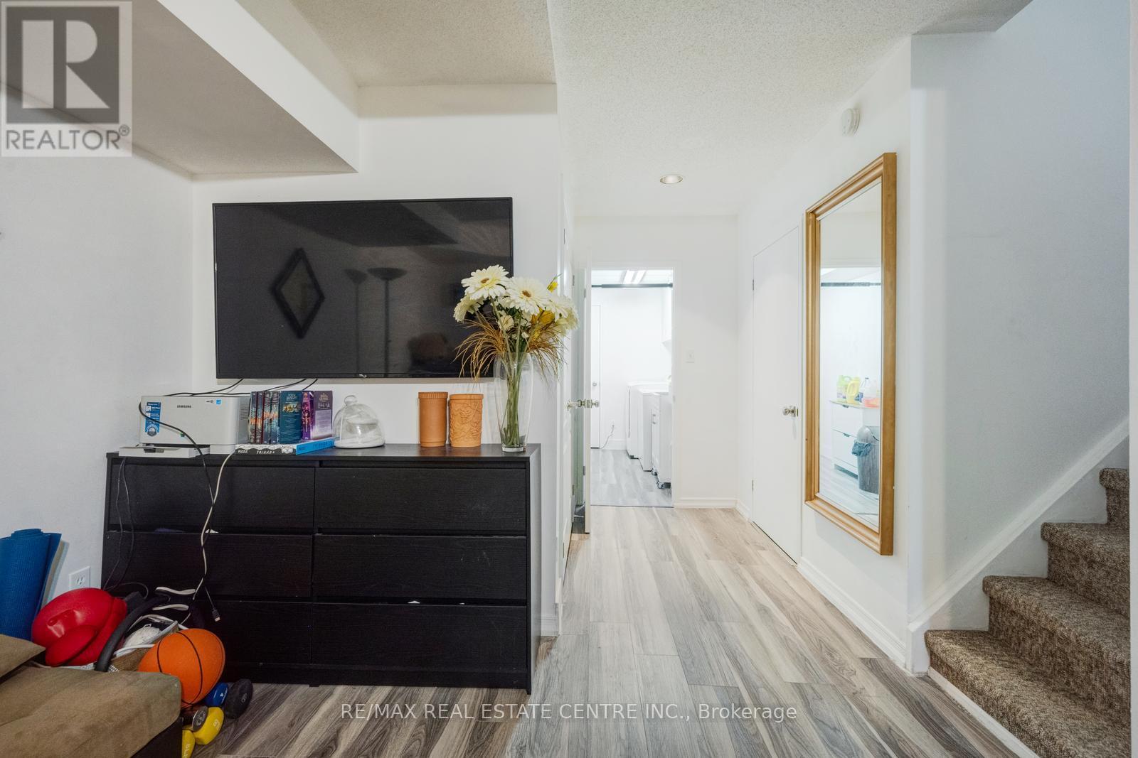 #25 5020 DELAWARE DRIVE - 37