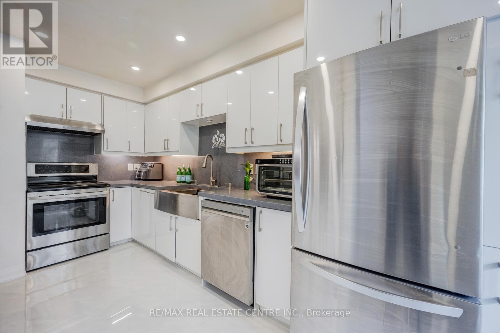 #25 5020 DELAWARE DRIVE - 9