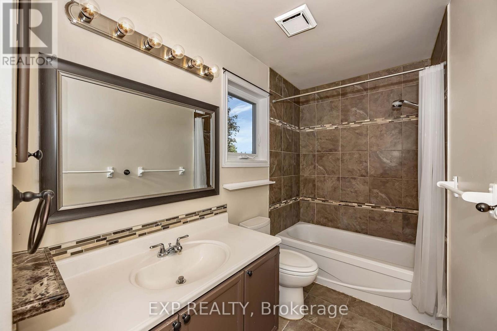 3 Bed, 3 Bath House for Sale in Ottawa – 1242 ST JEAN STREET, Ottawa – MLS# X13428972 - Image 20