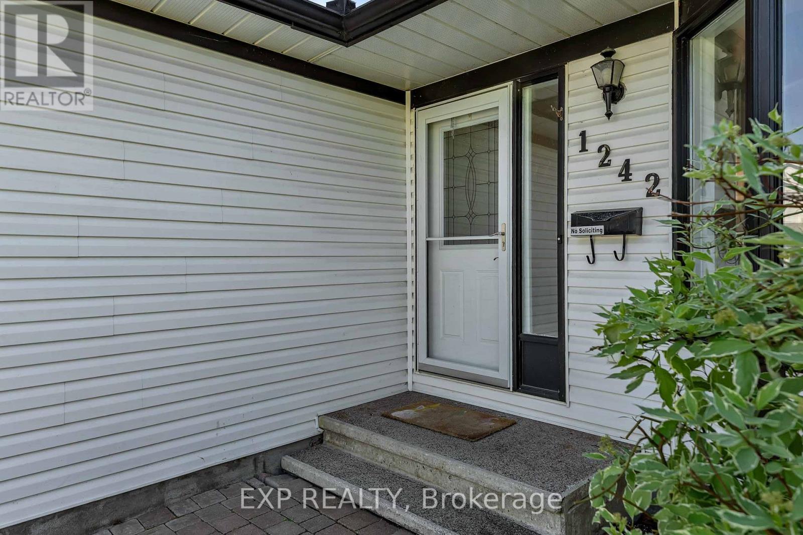 3 Bed, 3 Bath House for Sale in Ottawa – 1242 ST JEAN STREET, Ottawa – MLS# X13428972 - Image 39