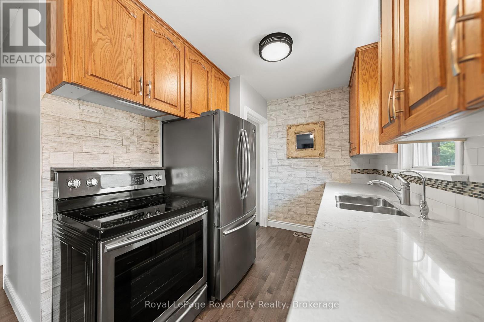 281 METCALFE STREET - 8