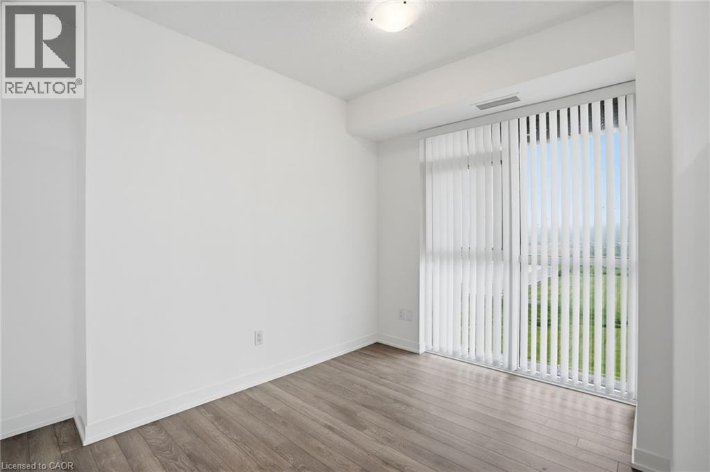 #1201 550 NORTH SERVICE Road - 17