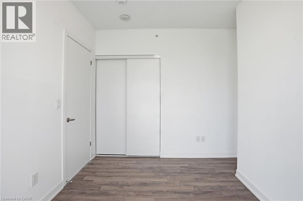 #1201 550 NORTH SERVICE Road - 18