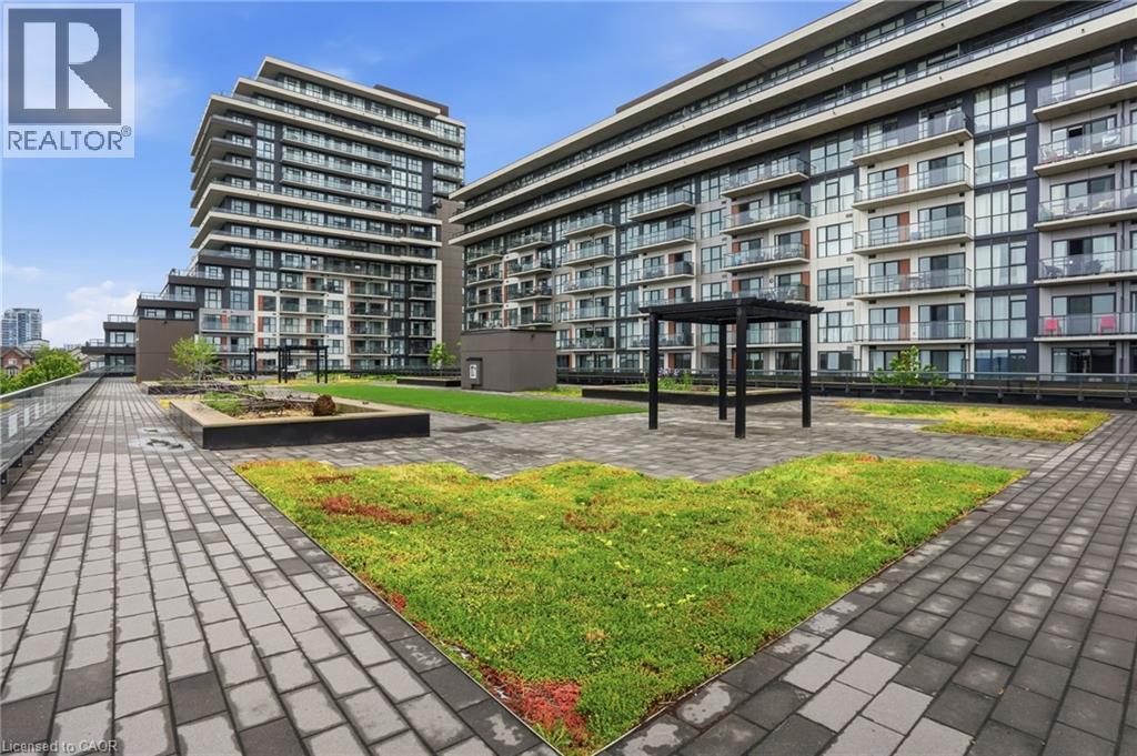 #1201 550 NORTH SERVICE Road - 37