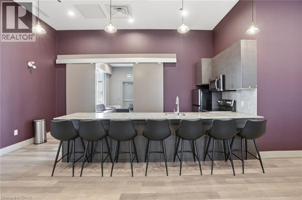 #1201 550 NORTH SERVICE Road - 31