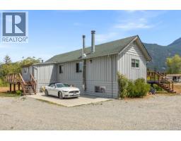 Bedroom - 843 Sayward Rd, Sayward, BC V0P1R0 Photo 9