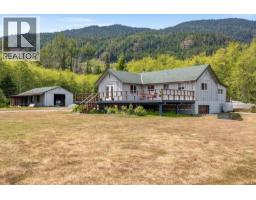 Kitchen - 843 Sayward Rd, Sayward, BC V0P1R0 Photo 6