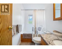 843 Sayward Rd, Sayward, BC V0P1R0 Photo 38