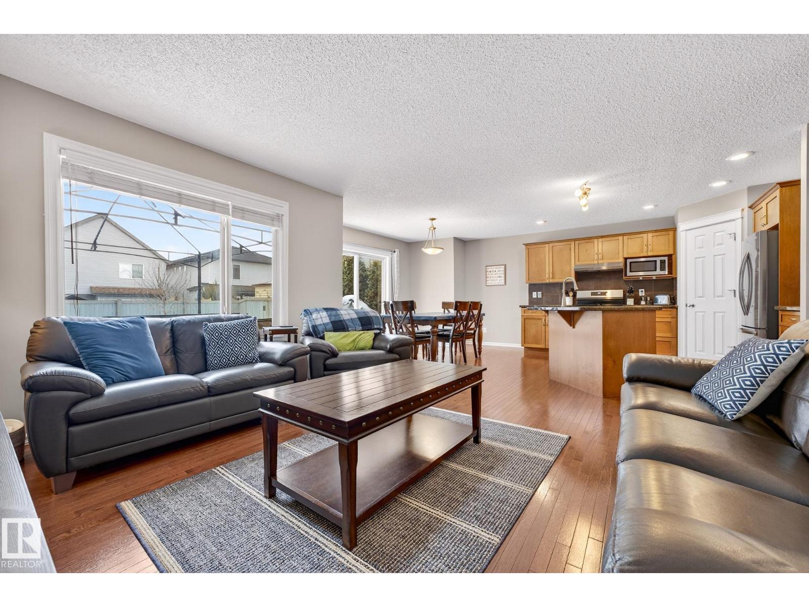 21907 95 AV NW - 11