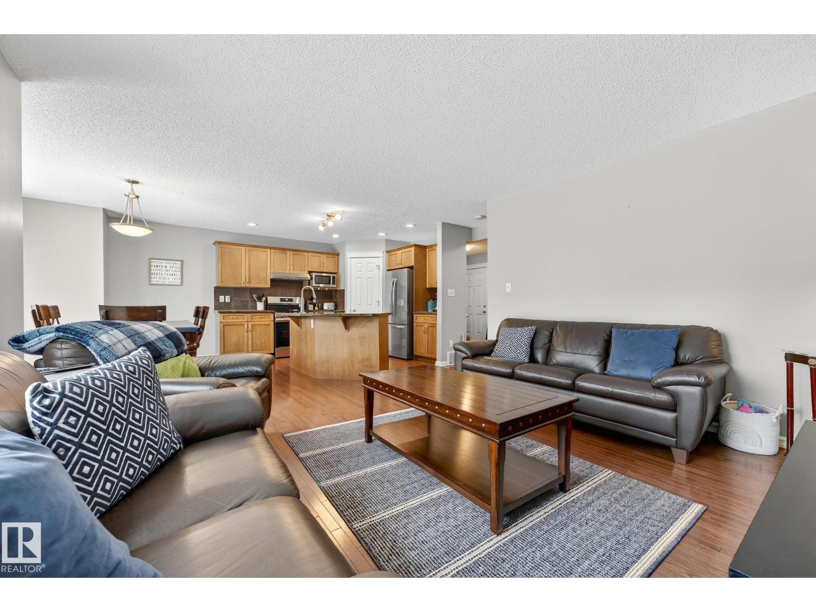 21907 95 AV NW - 12