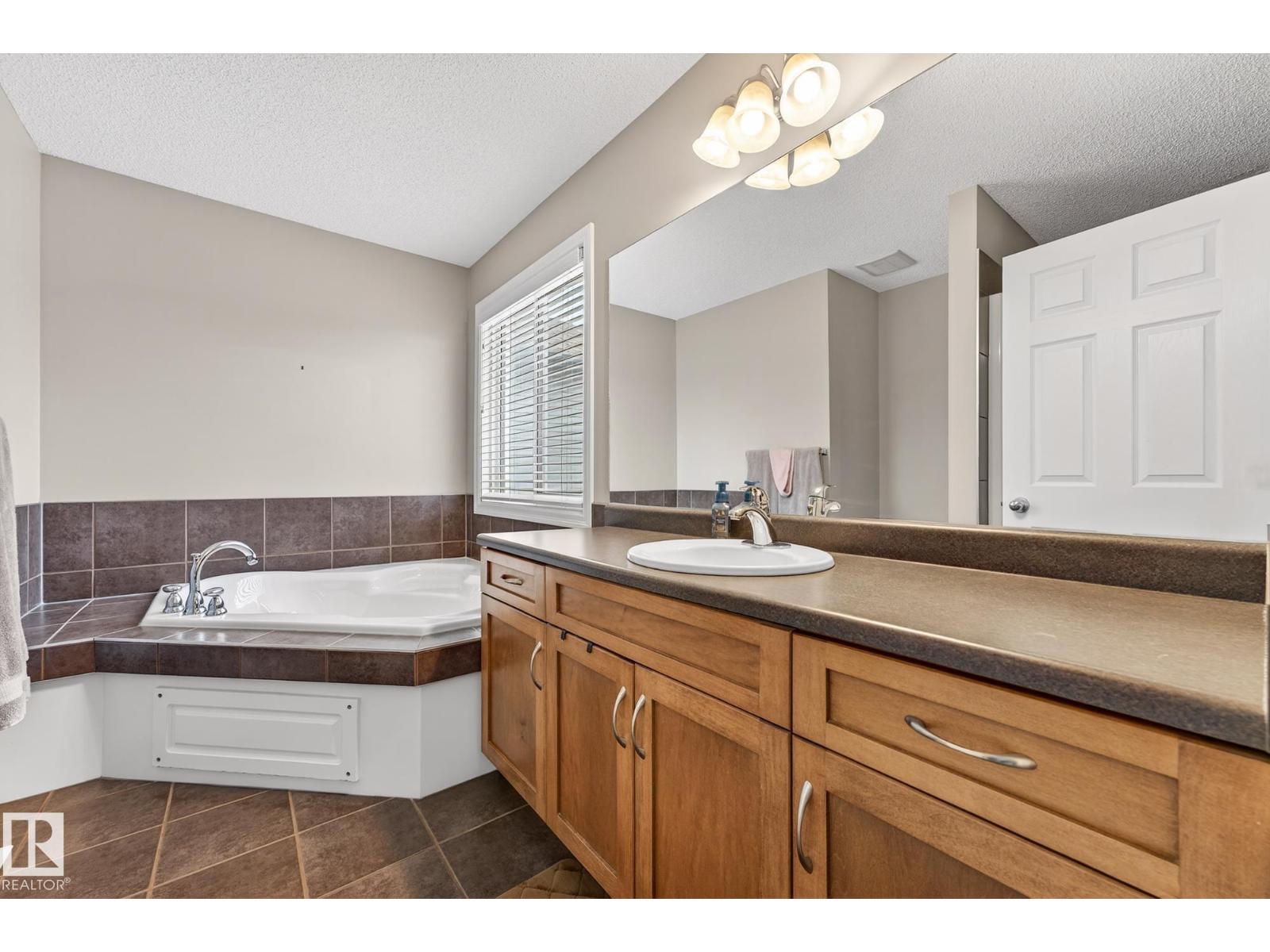 21907 95 AV NW - 28
