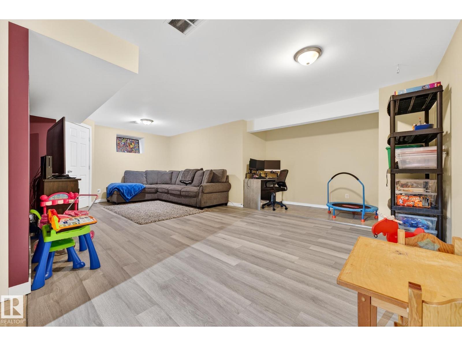 21907 95 AV NW - 35