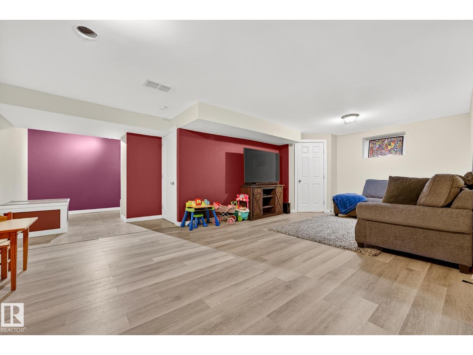 21907 95 AV NW - 36