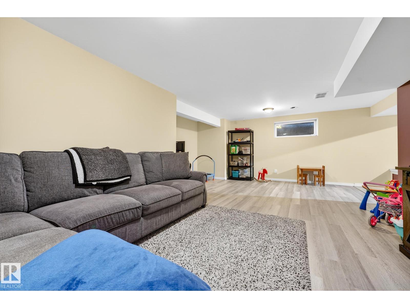 21907 95 AV NW - 39