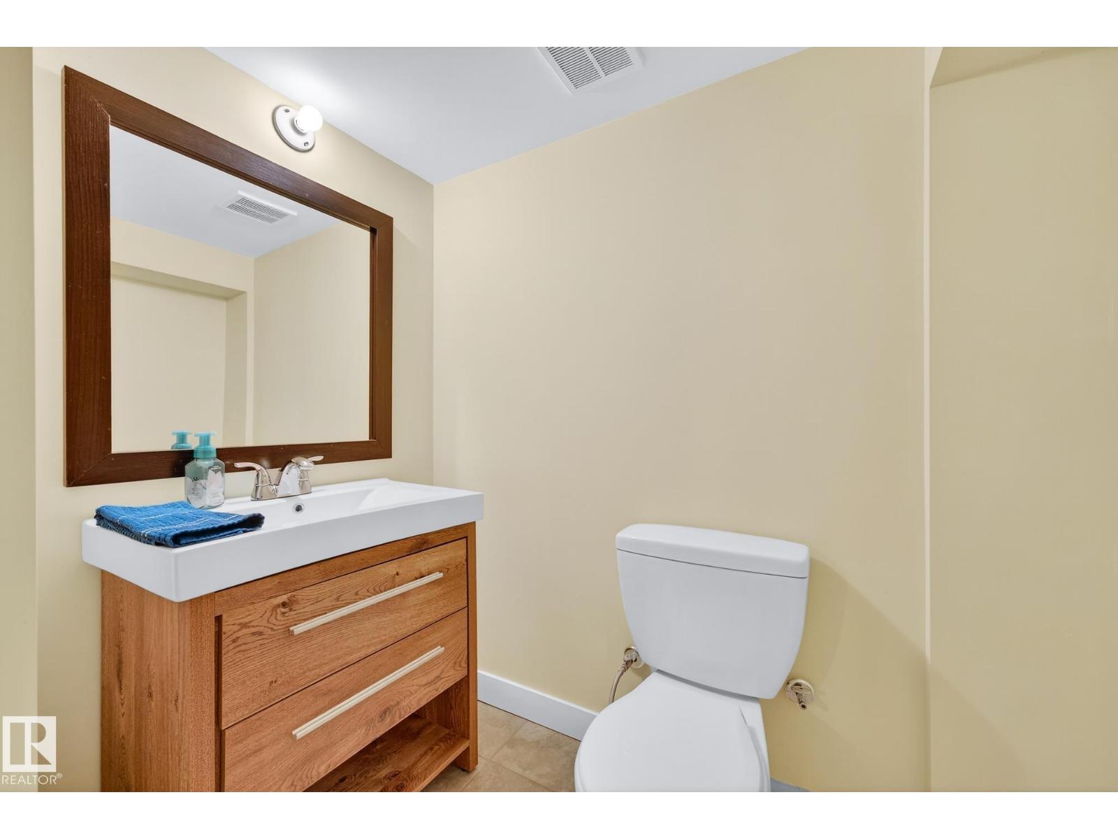 21907 95 AV NW - 40