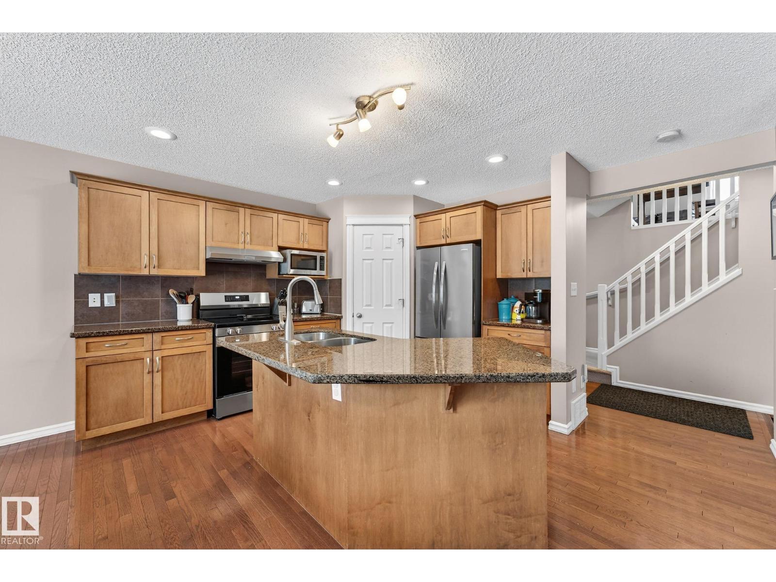 21907 95 AV NW - 5
