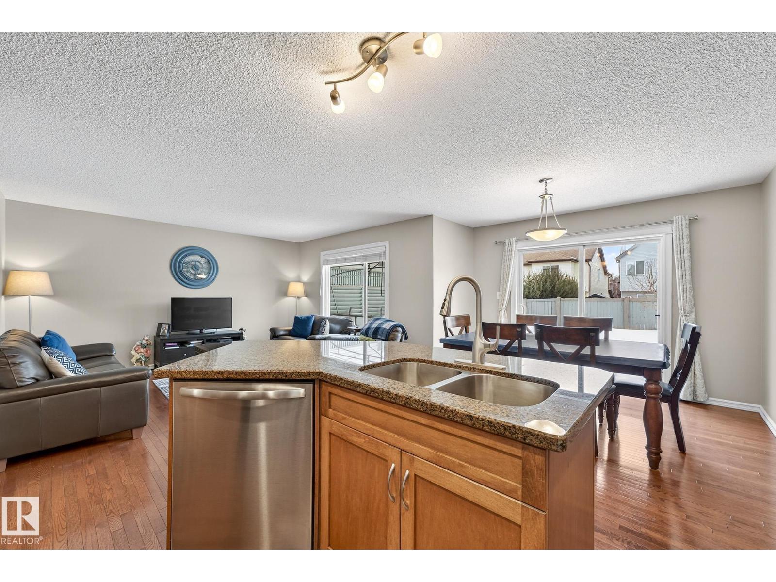 21907 95 AV NW - 7