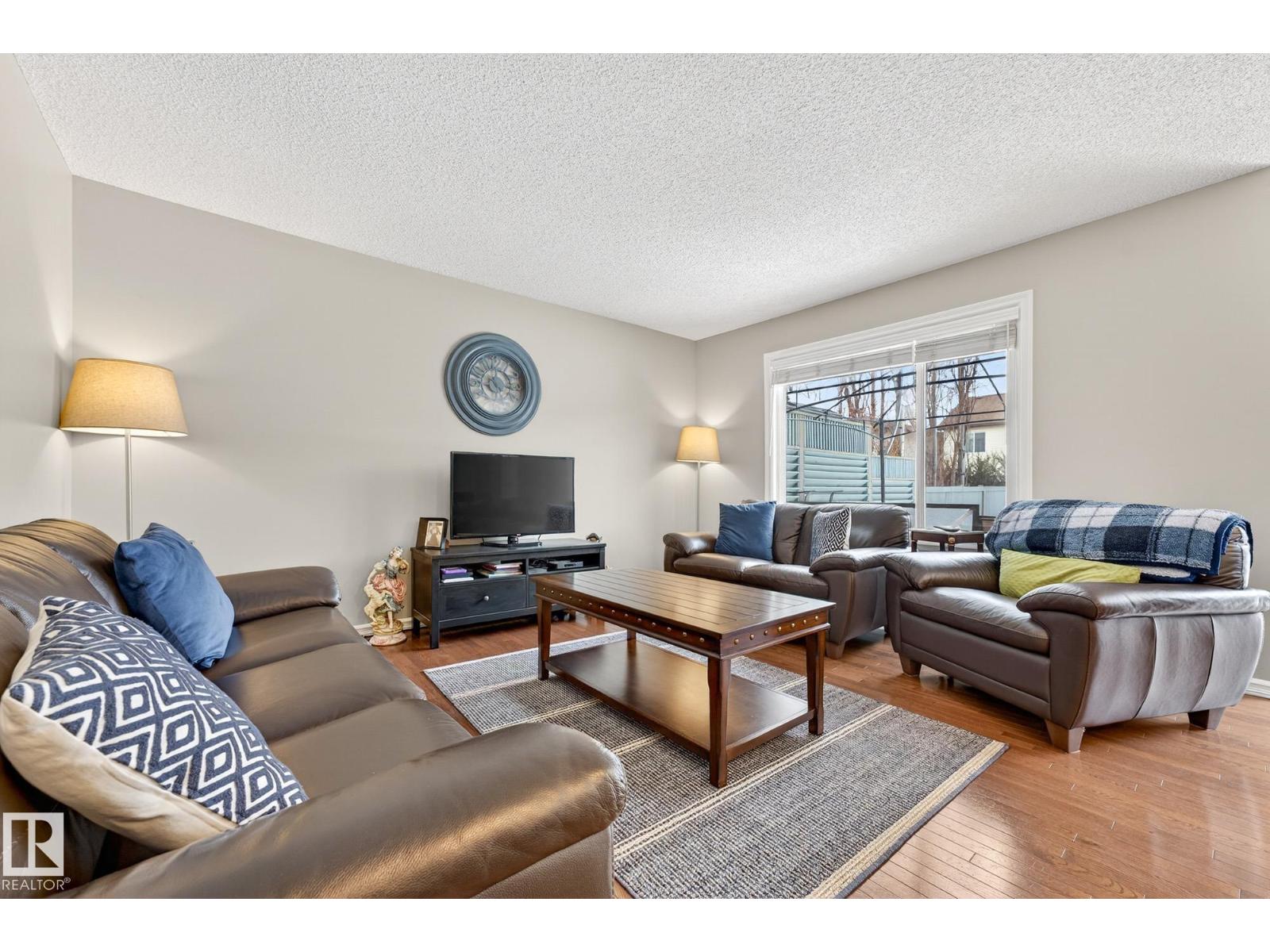 21907 95 AV NW - 8