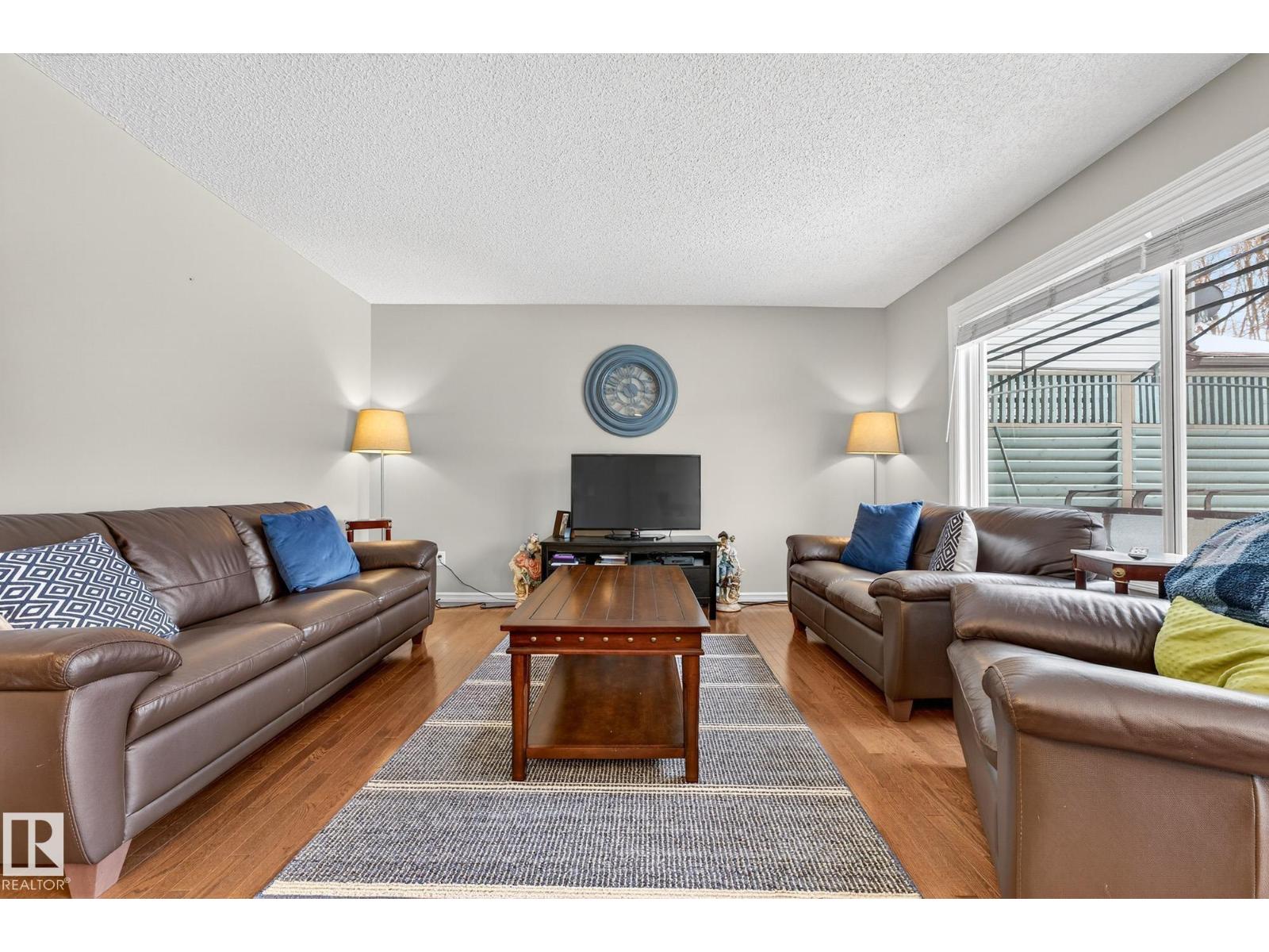21907 95 AV NW - 9