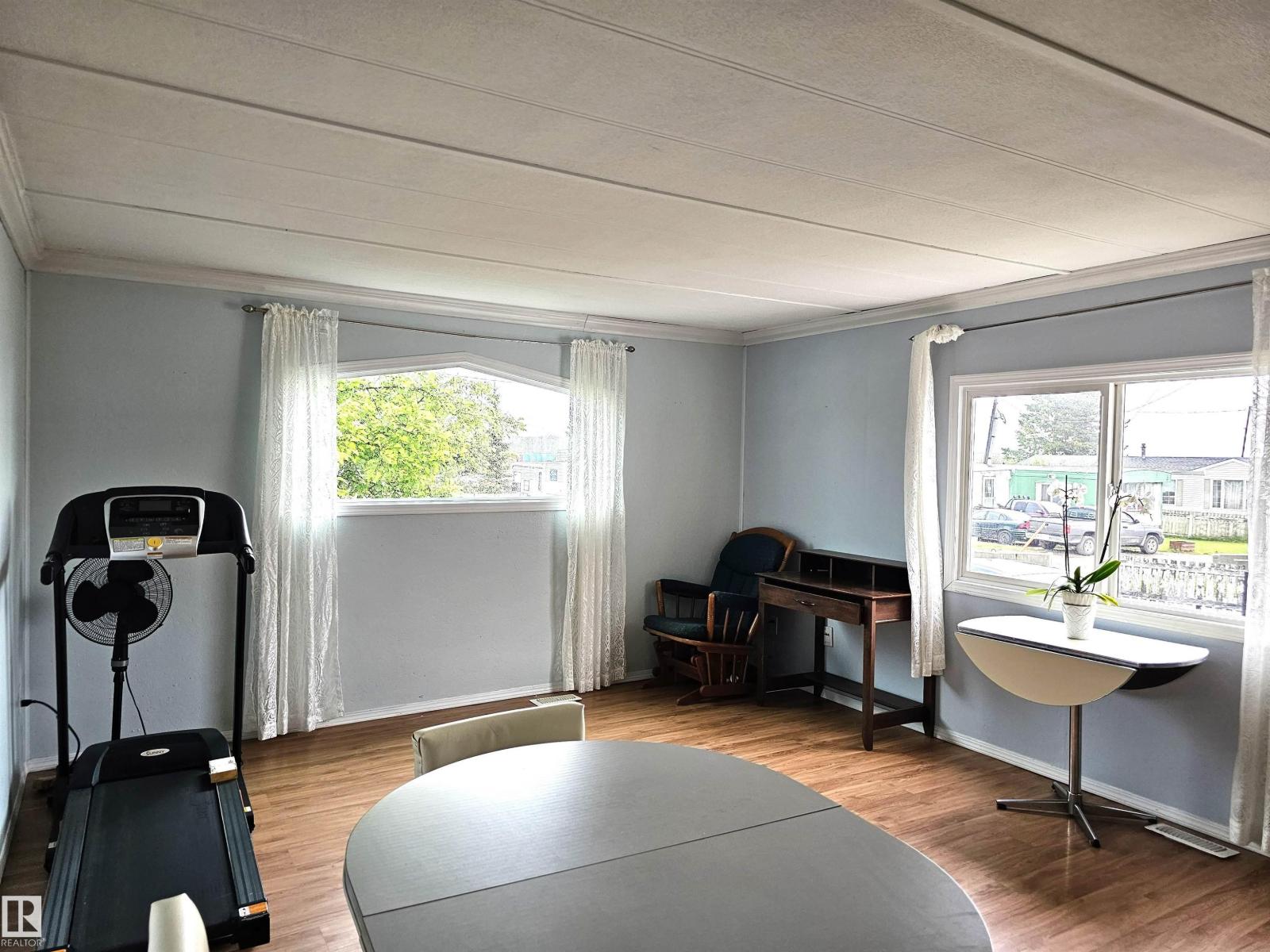 C17 - 6402 52 AV — photo 10