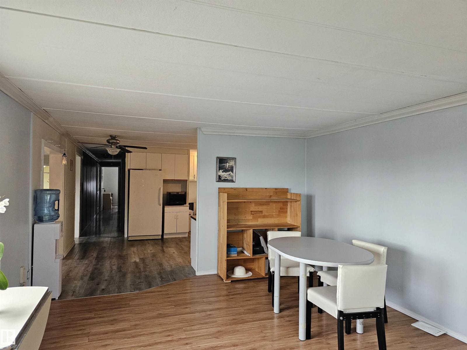 C17 - 6402 52 AV — photo 13