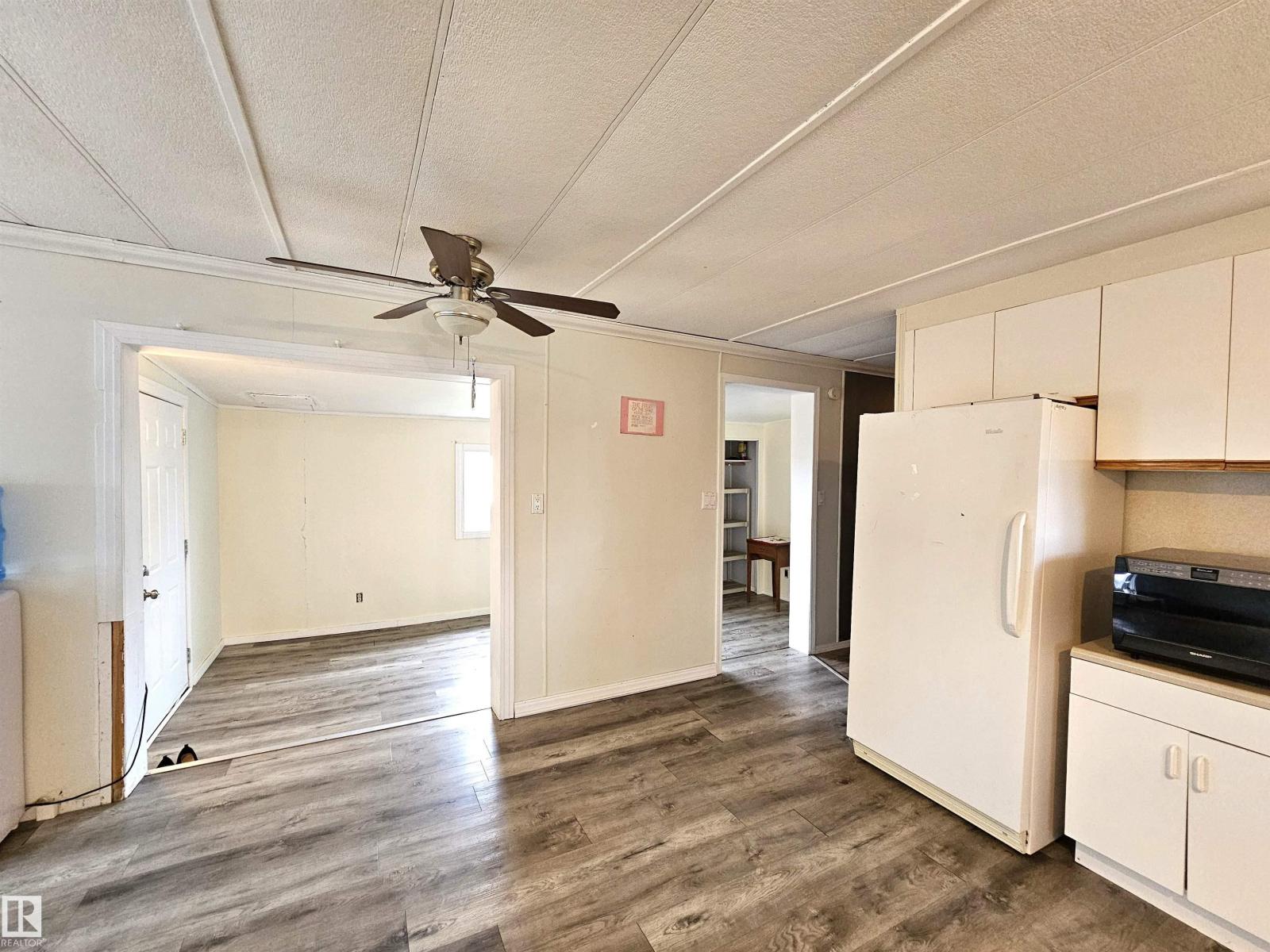 C17 - 6402 52 AV — photo 20