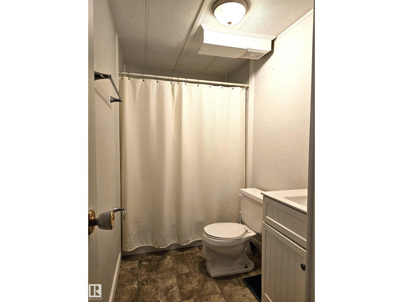 C17 - 6402 52 AV — photo 21