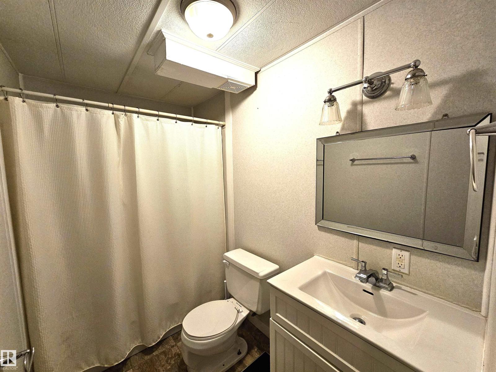 C17 - 6402 52 AV — photo 22