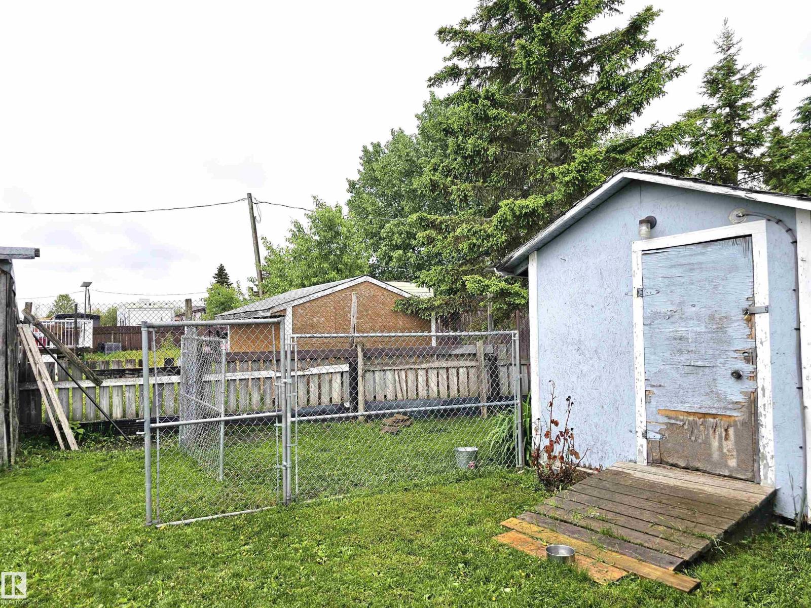 C17 - 6402 52 AV — photo 37