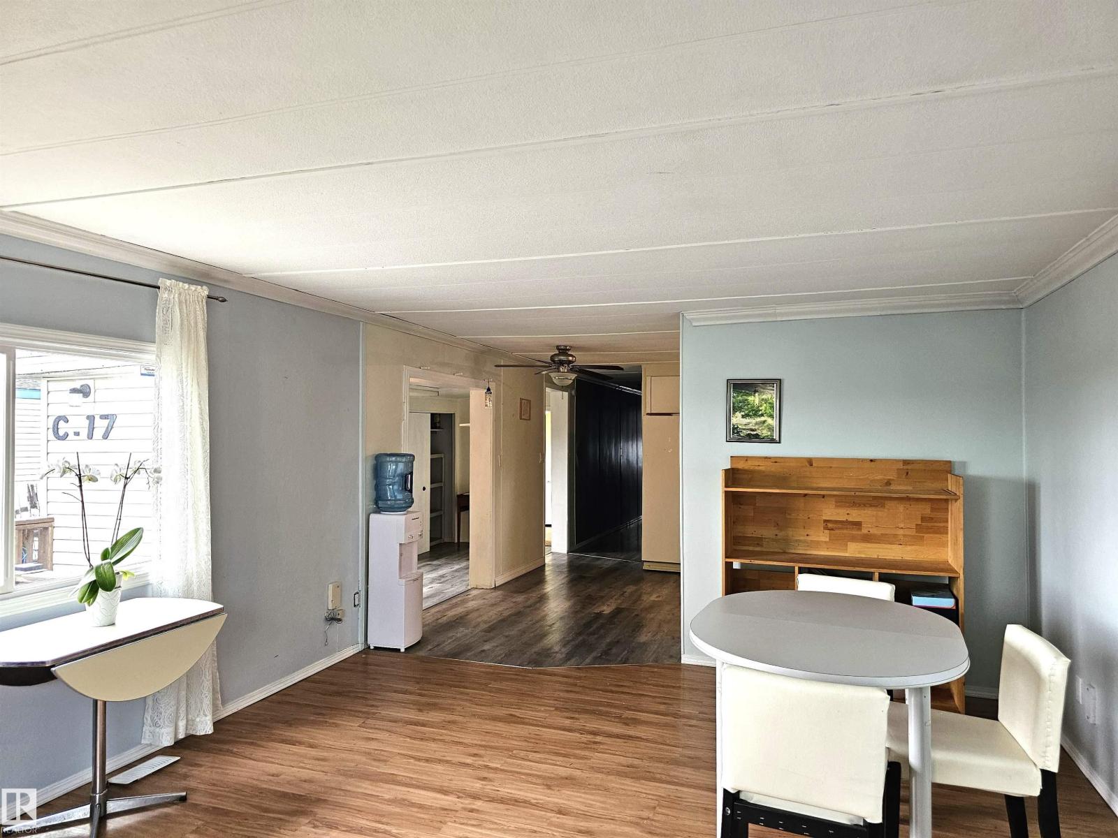 C17 - 6402 52 AV — photo 9