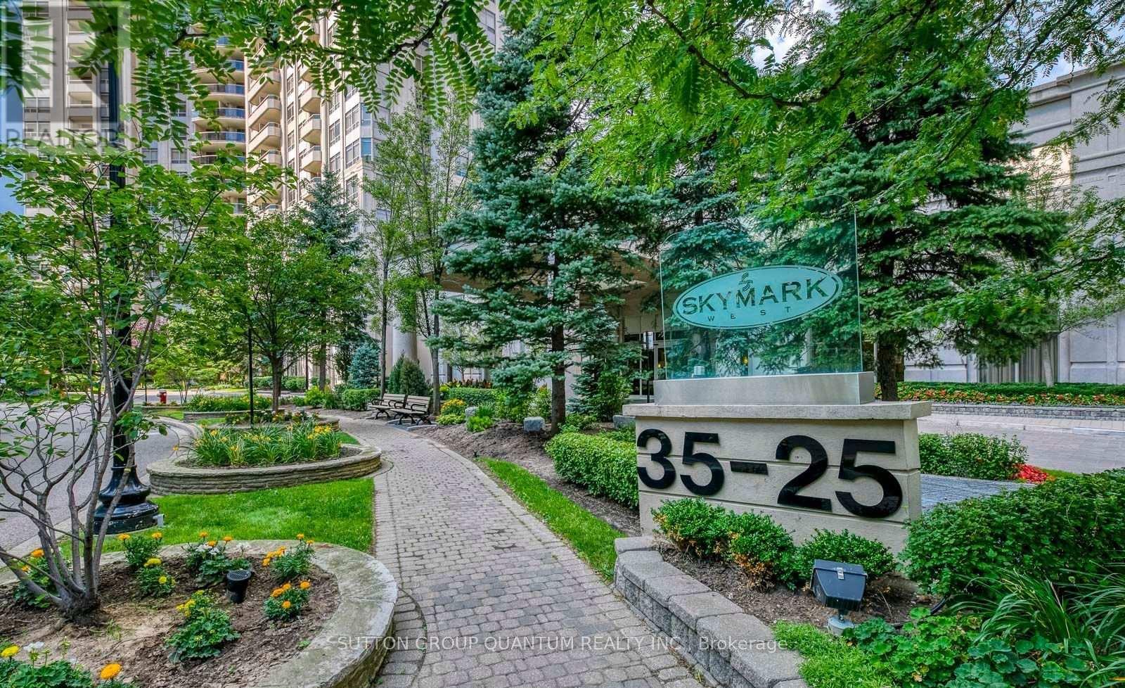 #1123 25 KINGSBRIDGE GARDEN CIRCLE - 2
