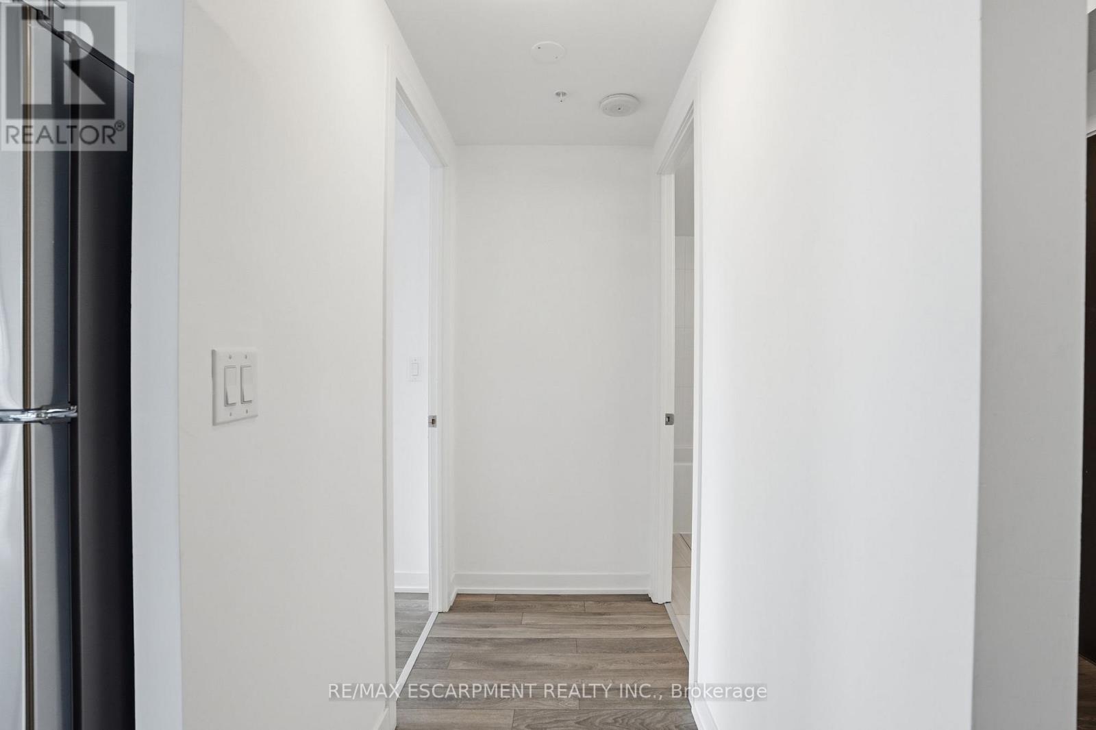 #1201 550 NORTH SERVICE ROAD - 19