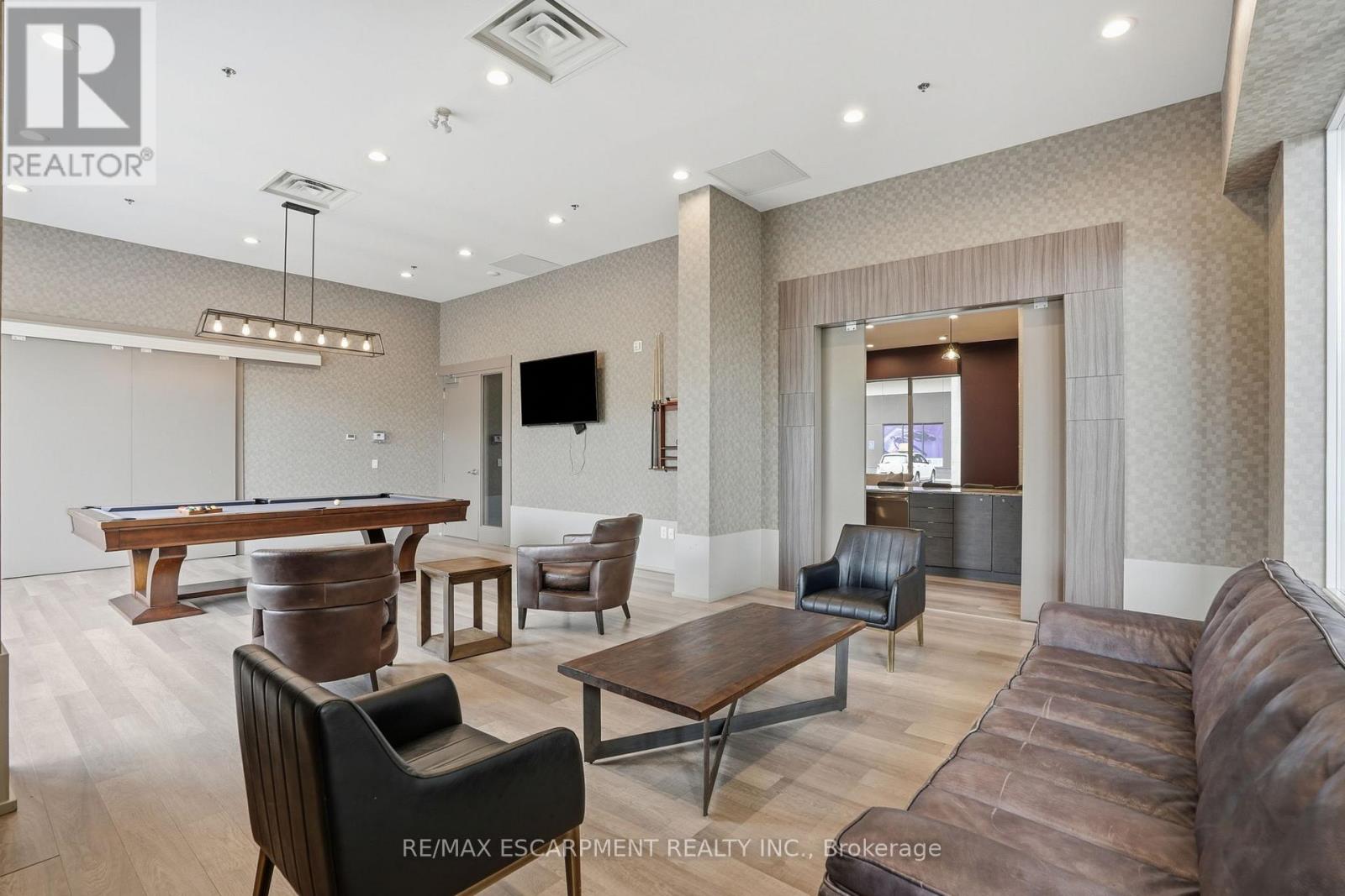 #1201 550 NORTH SERVICE ROAD - 33