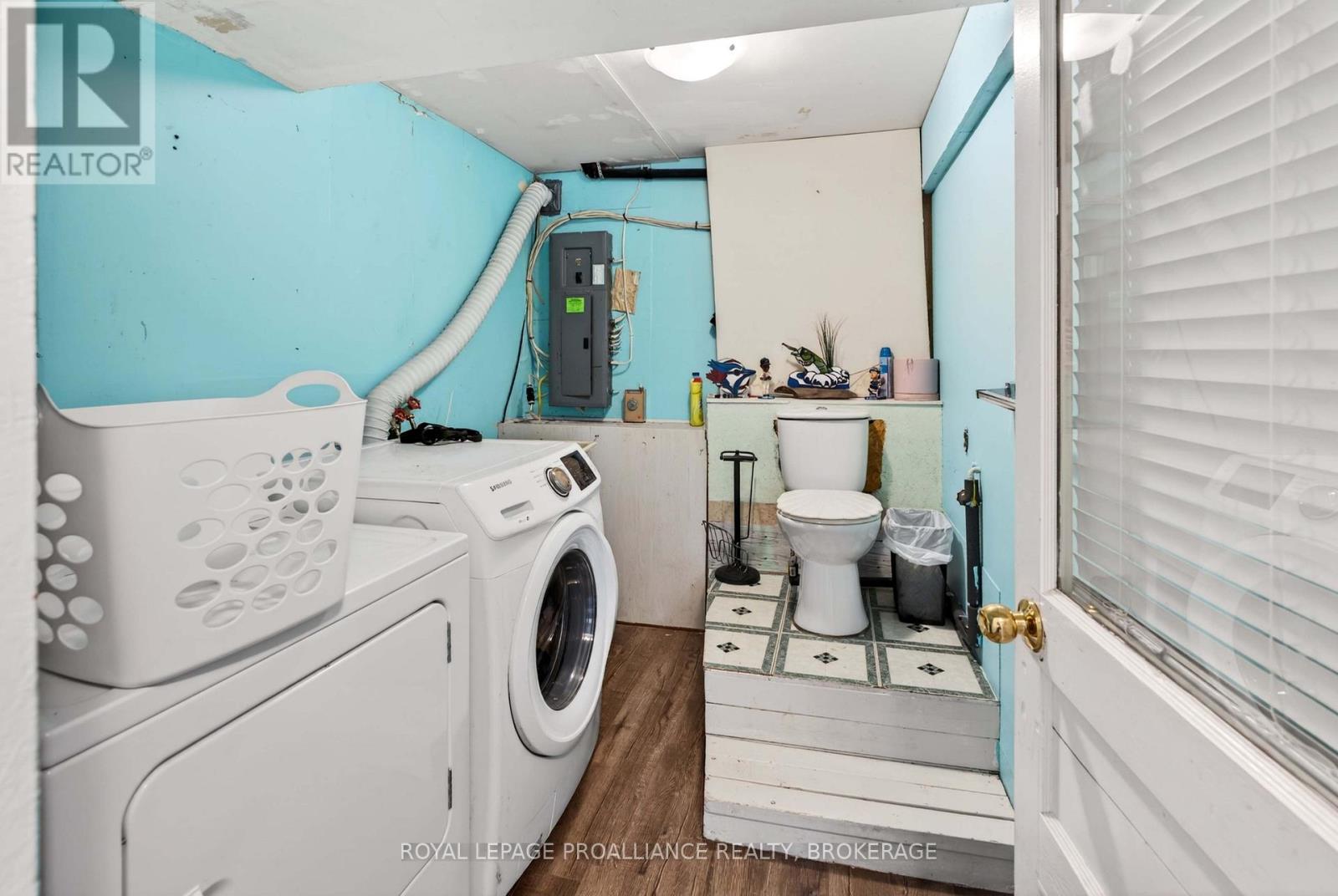 1040 ANTOINE ROAD - 24