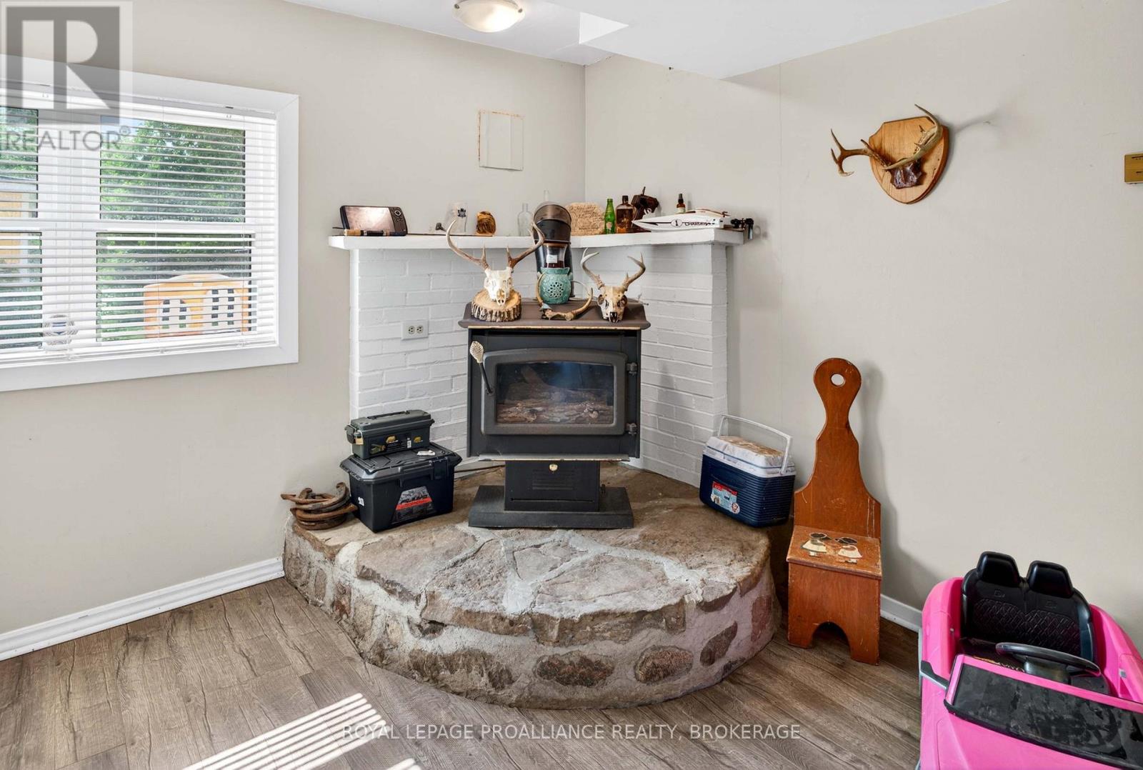 1040 ANTOINE ROAD - 25