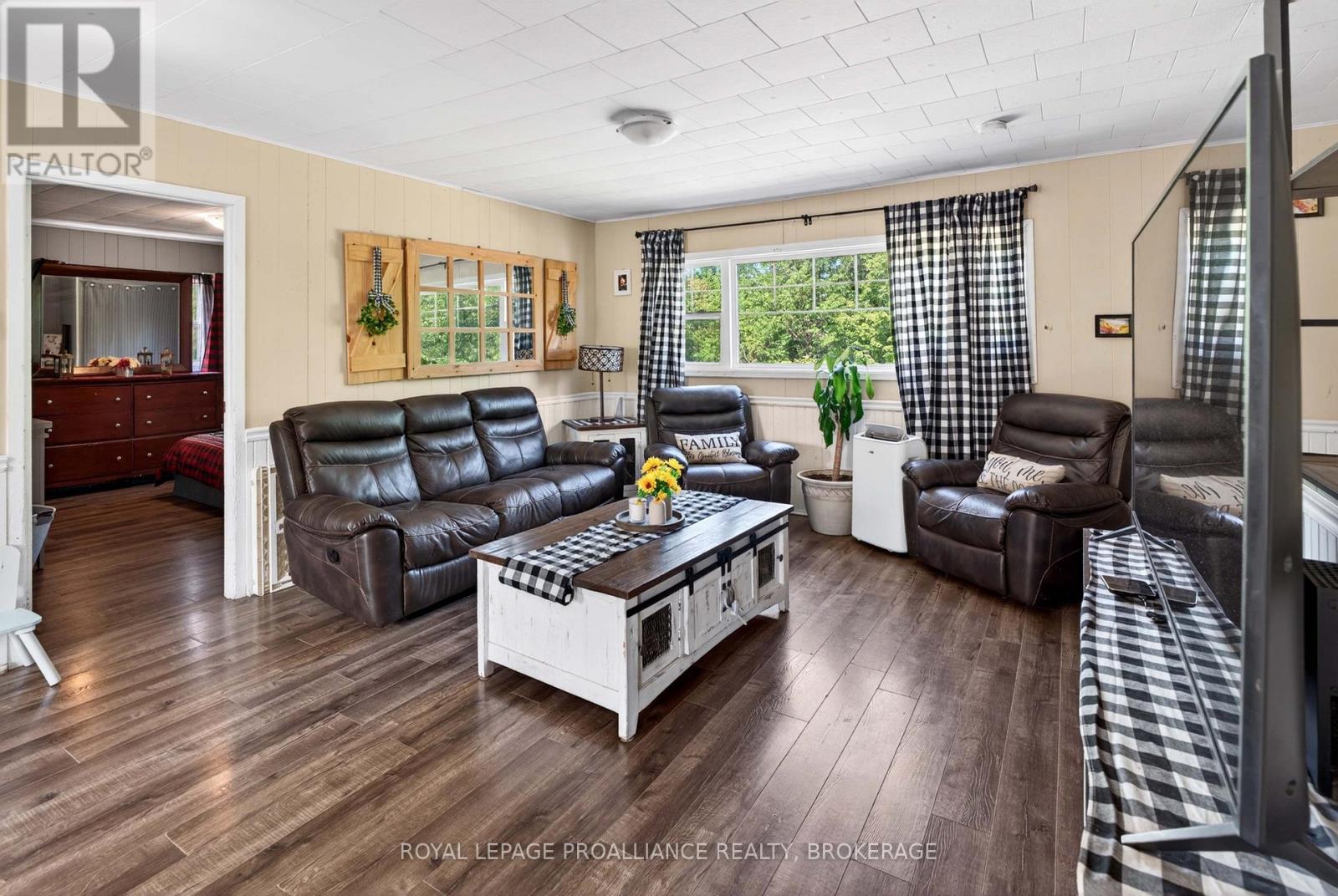 1040 ANTOINE ROAD - 27