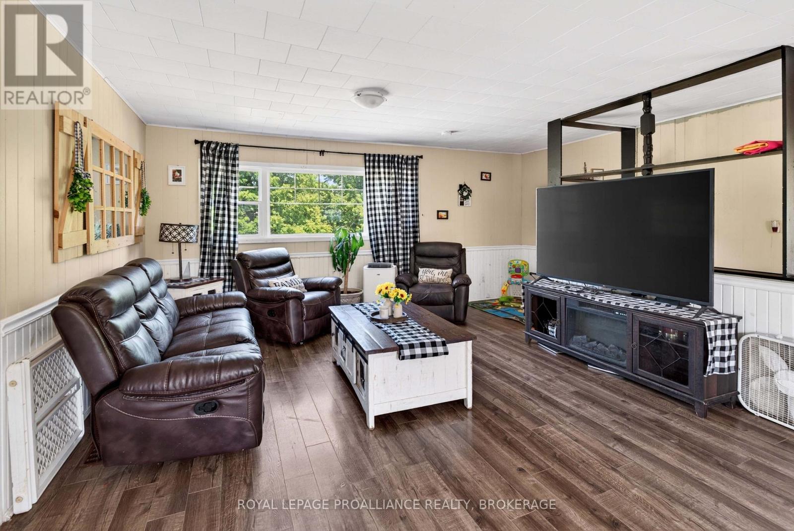 1040 ANTOINE ROAD - 29