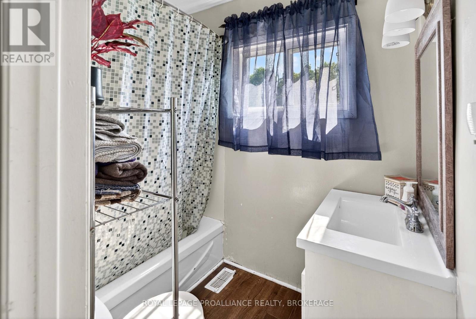 1040 ANTOINE ROAD - 33