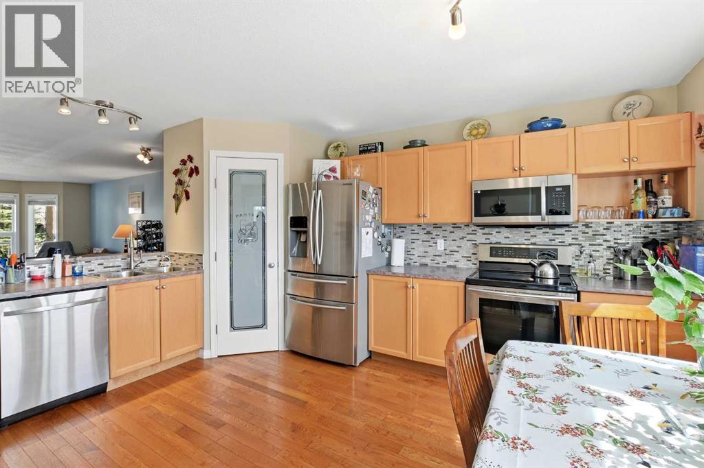 39, 33 Donlevy Avenue — photo 16