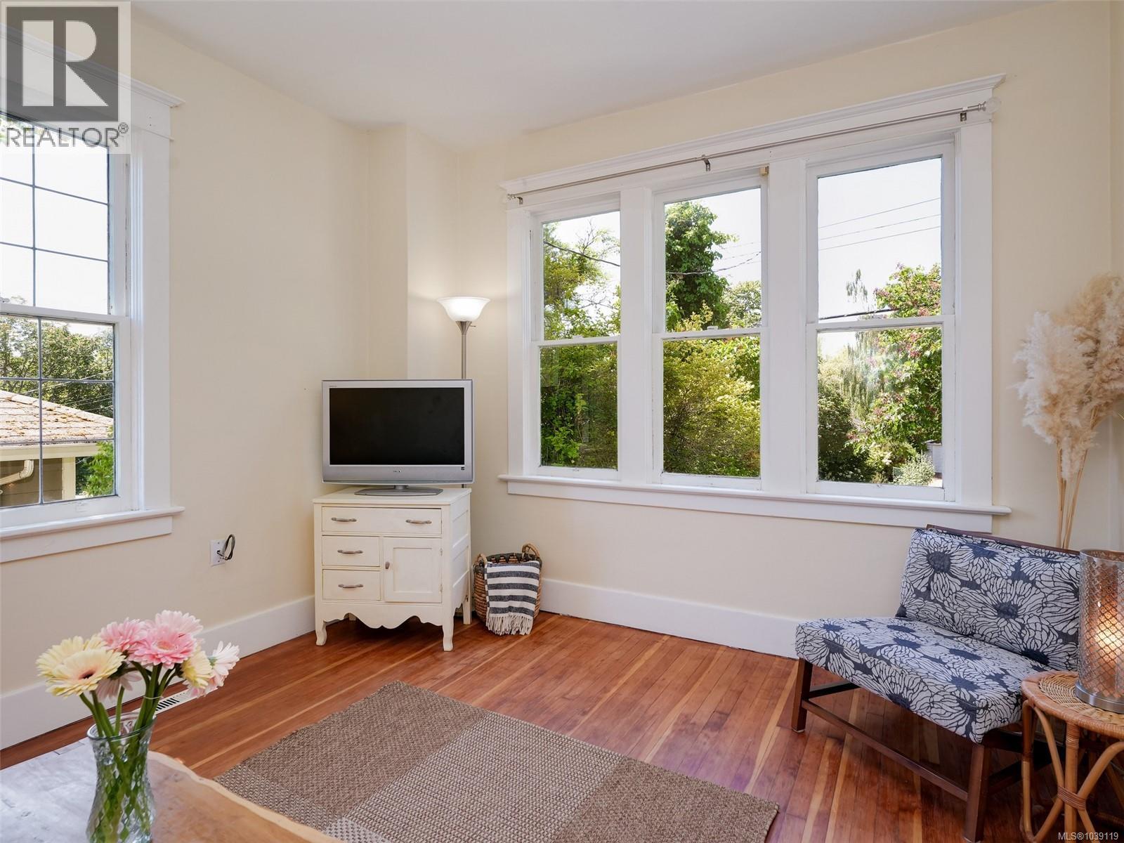  2623 Mt. Stephen Avenue, Victoria