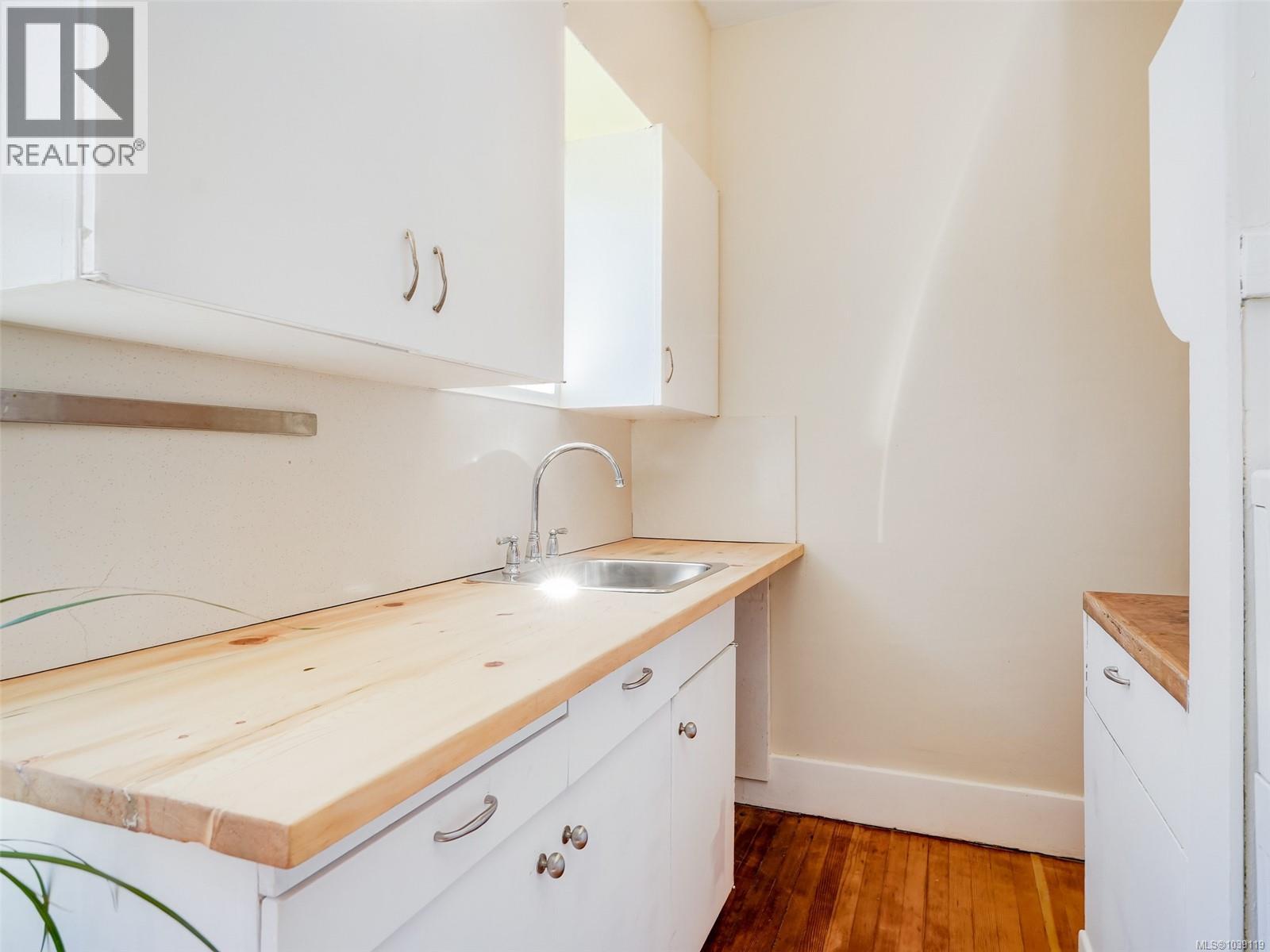  2623 Mt. Stephen Avenue, Victoria