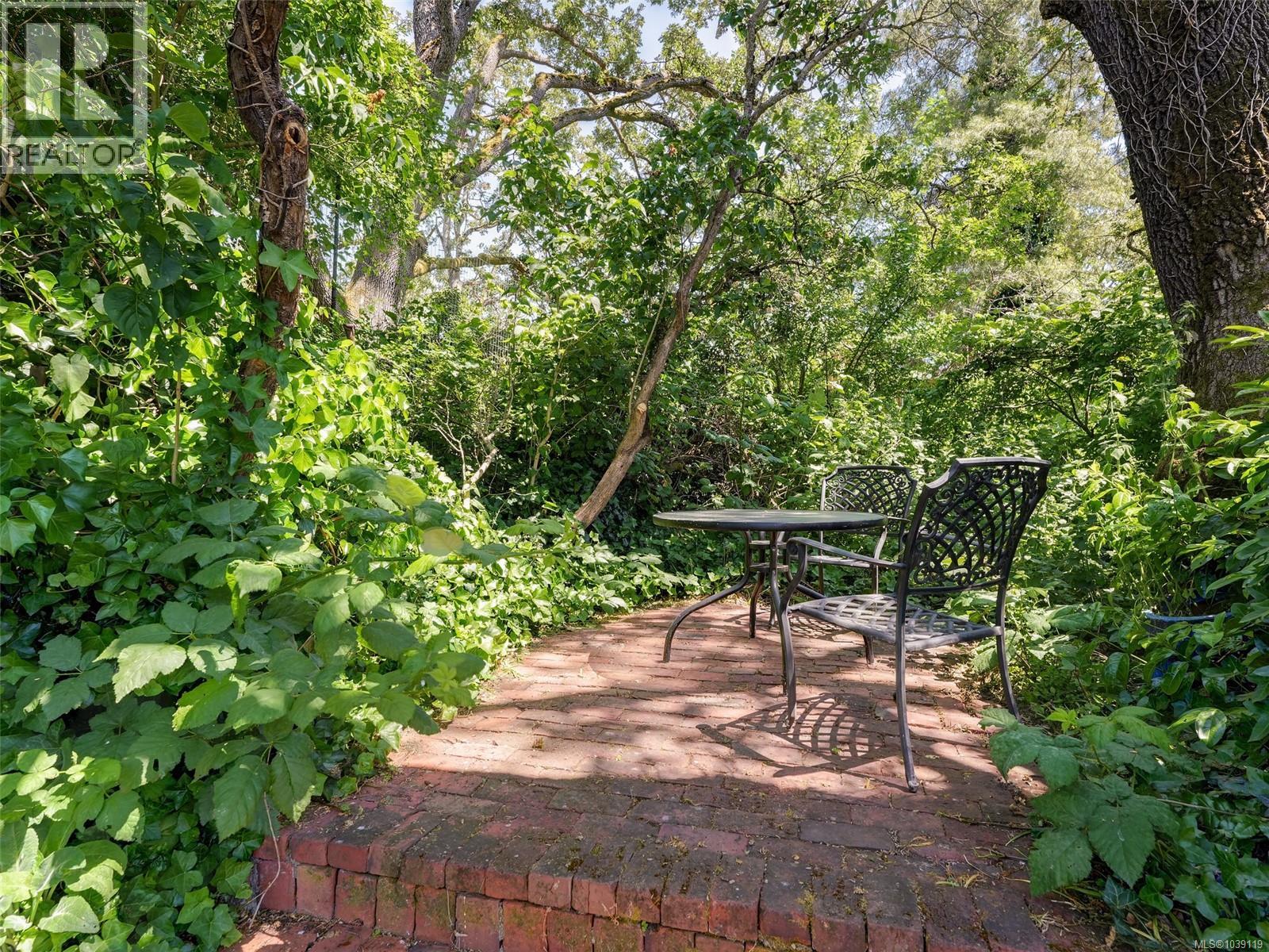 2623 Mt. Stephen Ave - 25