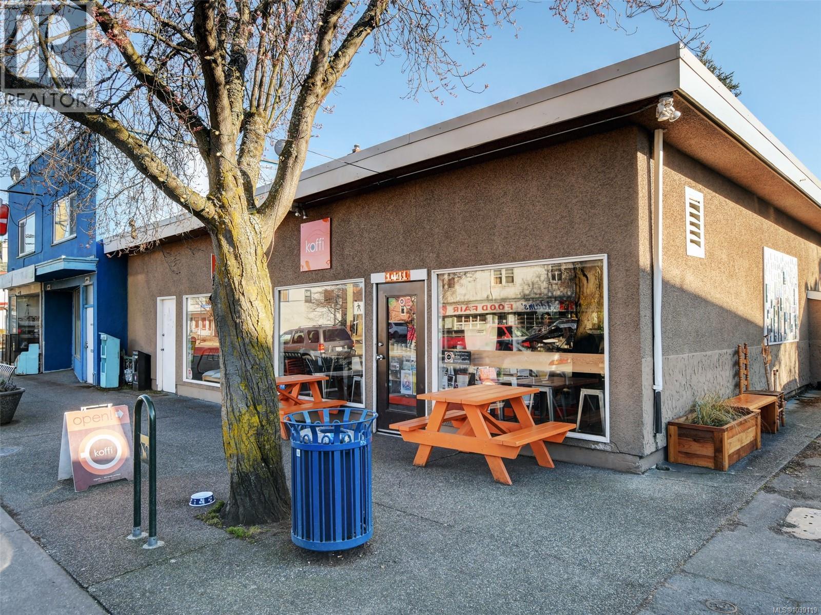  2623 Mt. Stephen Avenue, Victoria